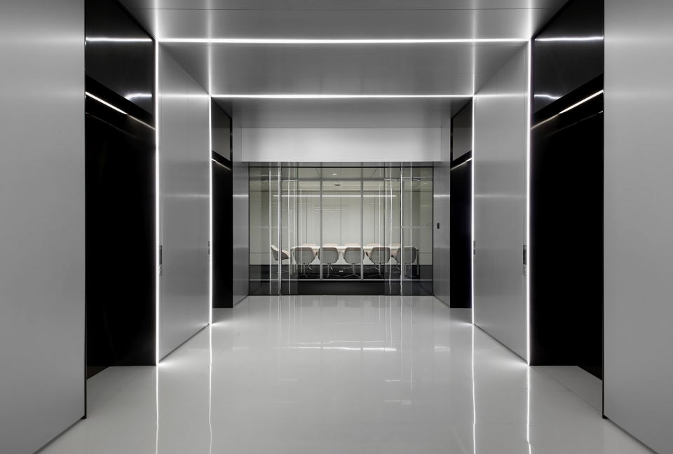 使用拉絲鋁板裝飾外墻，讓墻體更加地好看